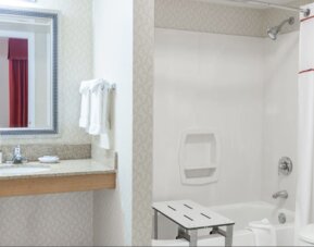 Hawthorn Suites By Wyndham St. Louis Westport Plaza