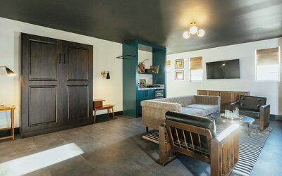 Dew Drop Inn