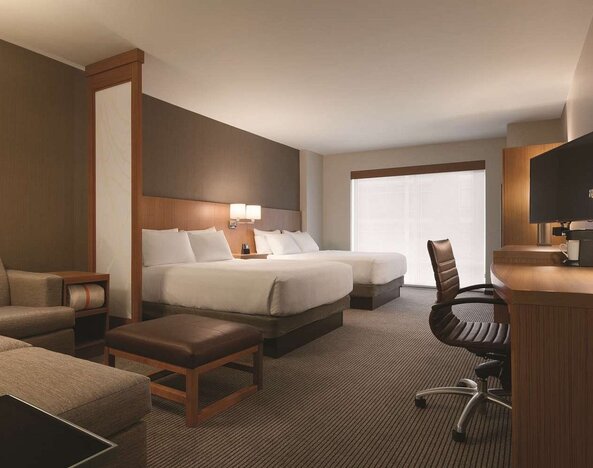Day use room with twin bedroom and sofa at Hyatt Place West End Georgetown.