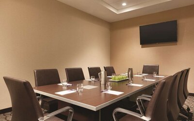 Meeting room at Hyatt Place West End Georgetown.