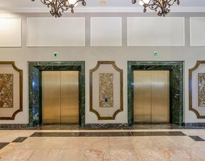 Wyndham Garden Hotel Baronne Plaza