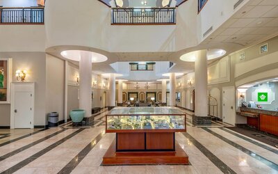 Wyndham Garden Hotel Baronne Plaza