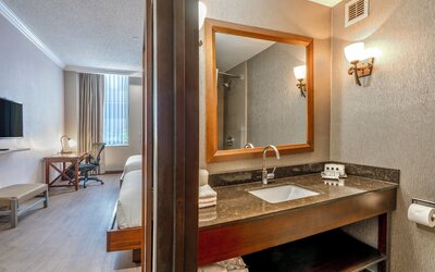 Wyndham Garden Hotel Baronne Plaza