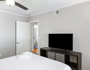 Brookwood Courtyard by BCA Furnished Apt