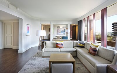 Crowne Plaza Atlanta Perimeter at Ravinia by IHG