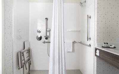 Crowne Plaza Atlanta Perimeter at Ravinia by IHG