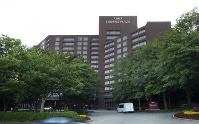 Crowne Plaza Atlanta Perimeter at Ravinia by IHG