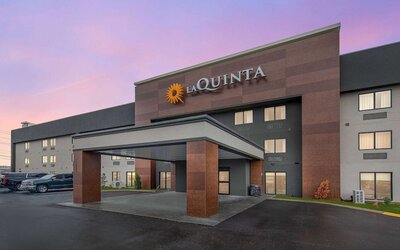 La Quinta Inn & Suites by Wyndham Nashville Airport