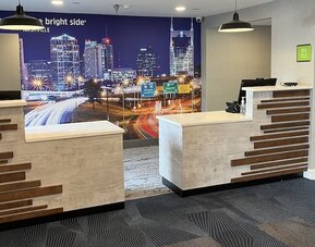La Quinta Inn & Suites by Wyndham Nashville Airport