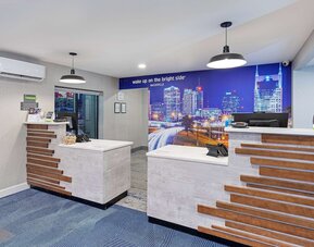 La Quinta Inn & Suites by Wyndham Nashville Airport
