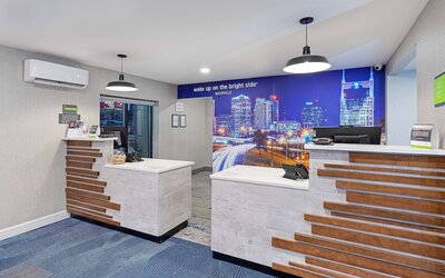 La Quinta Inn & Suites by Wyndham Nashville Airport