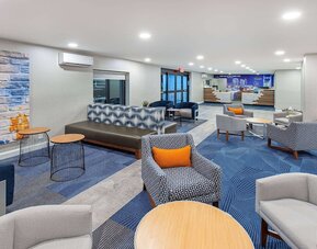 La Quinta Inn & Suites by Wyndham Nashville Airport
