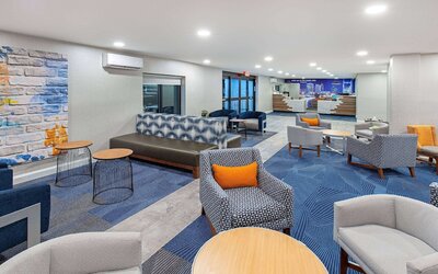 La Quinta Inn & Suites by Wyndham Nashville Airport