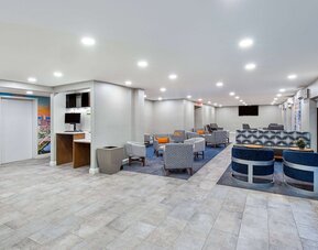 La Quinta Inn & Suites by Wyndham Nashville Airport