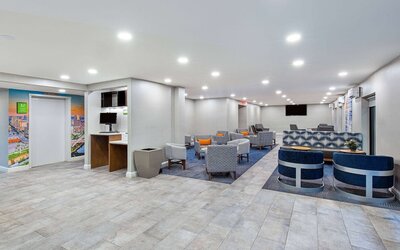 La Quinta Inn & Suites by Wyndham Nashville Airport