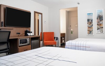 La Quinta Inn & Suites by Wyndham Nashville Airport