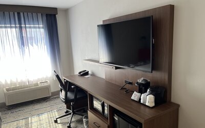 La Quinta Inn & Suites by Wyndham Nashville Airport