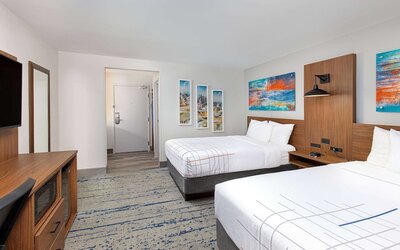 La Quinta Inn & Suites by Wyndham Nashville Airport