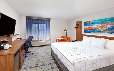 La Quinta Inn & Suites by Wyndham Nashville Airport