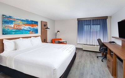 La Quinta Inn & Suites by Wyndham Nashville Airport