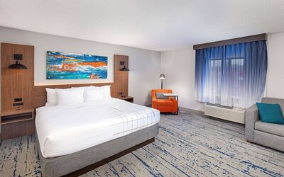 La Quinta Inn & Suites by Wyndham Nashville Airport