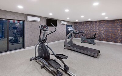 La Quinta Inn & Suites by Wyndham Nashville Airport
