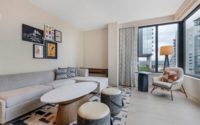 Cambria Hotel Austin Downtown