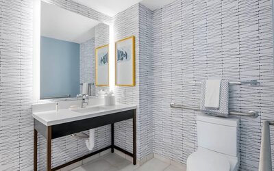 Cambria Hotel Austin Downtown
