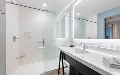 Cambria Hotel Austin Downtown