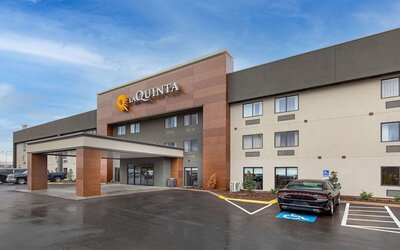 La Quinta Inn & Suites by Wyndham Nashville Airport