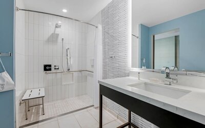 Cambria Hotel Austin Downtown