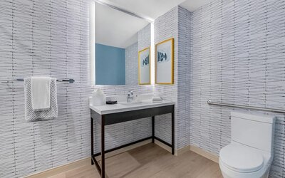 Cambria Hotel Austin Downtown