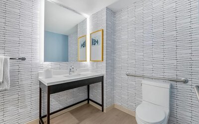 Cambria Hotel Austin Downtown