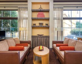 La Quinta Inn & Suites by Wyndham Atlanta Ballpark/Galleria