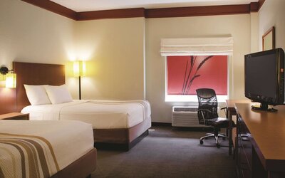 La Quinta Inn & Suites by Wyndham Atlanta Ballpark/Galleria