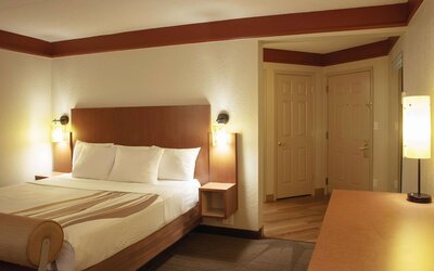 La Quinta Inn & Suites by Wyndham Atlanta Ballpark/Galleria