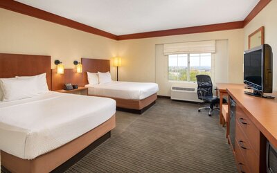 La Quinta Inn & Suites by Wyndham Atlanta Ballpark/Galleria