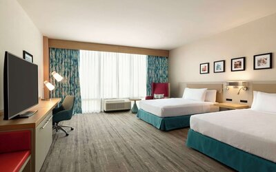 Room, 2 Queen Beds, Accessible, Bathtub