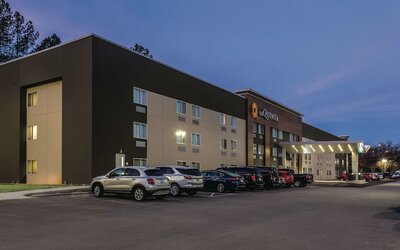 La Quinta Inn & Suites by Wyndham Atlanta Midtown - Buckhead