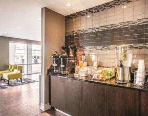 La Quinta Inn & Suites by Wyndham Atlanta Midtown - Buckhead