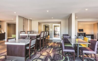 La Quinta Inn & Suites by Wyndham Atlanta Midtown - Buckhead