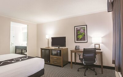 La Quinta Inn & Suites by Wyndham Atlanta Midtown - Buckhead