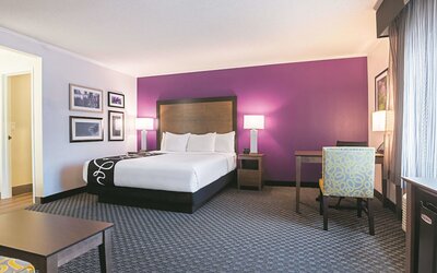 La Quinta Inn & Suites by Wyndham Atlanta Midtown - Buckhead