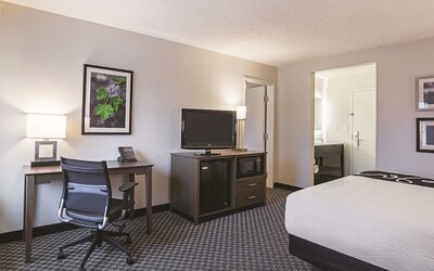La Quinta Inn & Suites by Wyndham Atlanta Midtown - Buckhead