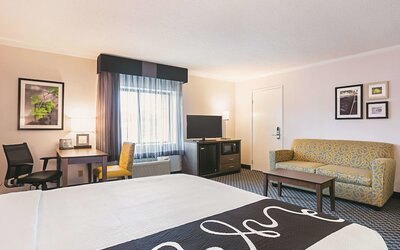La Quinta Inn & Suites by Wyndham Atlanta Midtown - Buckhead