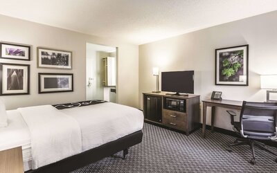 La Quinta Inn & Suites by Wyndham Atlanta Midtown - Buckhead