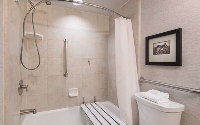 Embassy Suites by Hilton Austin Central
