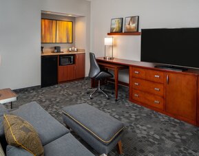 Courtyard by Marriott Nashville Airport