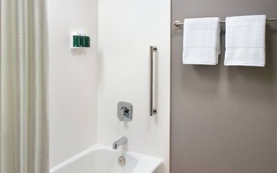 Courtyard by Marriott Nashville Airport