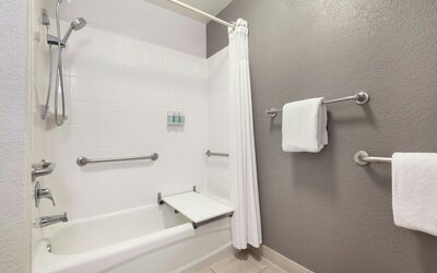 Courtyard by Marriott Nashville Airport